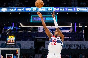 3330万到期合同！美记：多支球队在关注米德尔顿在奇才的未来