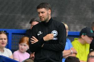 记者：莱比锡有意布莱顿主帅赫尔泽勒，但他希望留在布莱顿